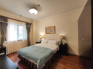 Postel nebo postele na pokoji v ubytování Ladoll Service Apartments