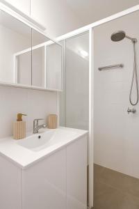 Koupelna v ubytování Comfortable 1BR near UQ, River Walks & Pool