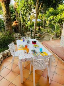 Vườn quanh Una Finestra Sul Mare