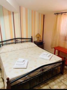 Giường trong phòng chung tại Una Finestra Sul Mare