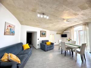 a living room with a couch and a table at Aquamirae - Historic home with panoramic balcony - Affitti Brevi Italia in Gravina in Puglia