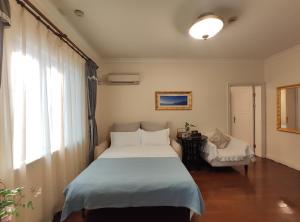 Postel nebo postele na pokoji v ubytování Ladoll Service Apartments