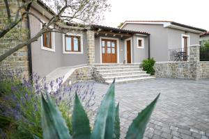 Budova, kde se vila nachází