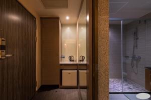 Ένα μπάνιο στο Paris Business Hotel +73 φωτογραφίες