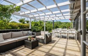Parveke tai terassi majoituspaikassa Nice Home In Haderslev With Wifi