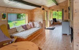 Ruang duduk di Beautiful Home In Vejby With Wifi
