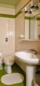 a bathroom with a sink and a toilet at TheKeyStudio, La stanza dei Sogni in Bordighera