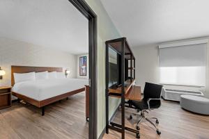 Postel nebo postele na pokoji v ubytování Everhome Suites Waco