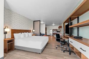 Postel nebo postele na pokoji v ubytování Everhome Suites Waco + 37 fotografií