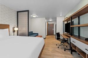 Postel nebo postele na pokoji v ubytování Everhome Suites Waco