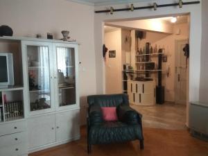 a living room with a chair and a television at Nea Augousta in Naousa