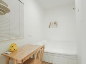 Şanghay'daki Wutong District Sunshine 2 bedrooms 2 beds with kitchen and bathroom, laundry and cooking, close to Zhongshan Park business district Leyihome close to Zhongshan Park tesisine ait fotoğraf galerisinden bir görsel