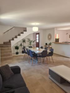 Χώρος καθιστικού στο Villa des Oliviers avec piscine privée - 5min des Gorges Ardeche