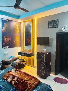 a bedroom with a bed and a flat screen tv at SP Villa & Homestay - For Couples, Students, Faculties, Family in Phagwāra