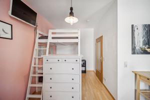 Postel nebo postele na pokoji v ubytování Royal Panometer Residence - Free Parking + 9 fotografií