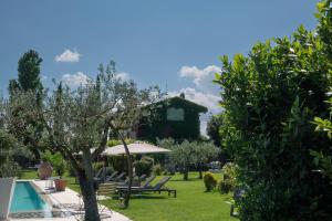 A garden outside Tenuta San Masseo - boutique farm resort & SPA