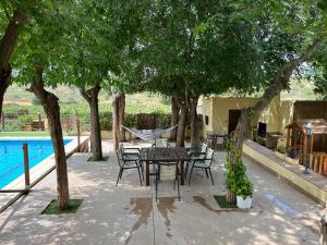 The swimming pool at or close to Casa rural La Quinta De Lara