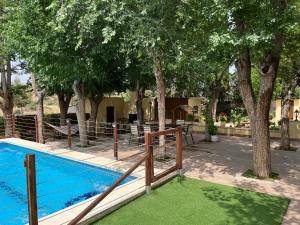 The swimming pool at or close to Casa rural La Quinta De Lara