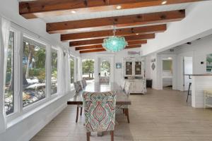 Billede fra billedgalleriet på Beachfront Bungalow i Holmes Beach