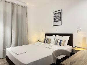A bed or beds in a room at El Greco Apartments in Tigaki, near the sea - No 3