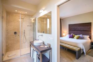 A bathroom at Tenuta San Masseo - boutique farm resort & SPA