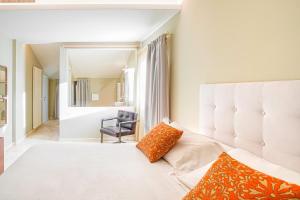 A bed or beds in a room at Tenuta San Masseo - boutique farm resort & SPA