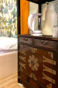 'Hanok Hanok' Boutique stay Hotel Seoul - 2min from Gyeongbokgung Palace station的咖啡和沏茶工具