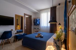 A bed or beds in a room at Diamond