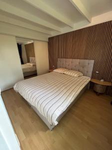 a bedroom with a large bed in a room at heerlijk vakantie huis Lovely holiday home in Lanaken