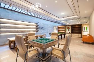 a dining room with a table and chairs at 三亚海棠湾蔚蓝海湾公寓 in Sanya