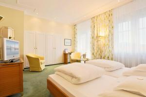 Postel nebo postele na pokoji v ubytování Hotel Reutemann-Seegarten + 23 fotografií