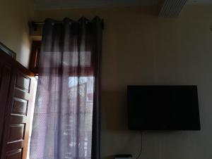 Μια τηλεόραση ή/και κέντρο ψυχαγωγίας στο Niharika Homestay +8 φωτογραφίες