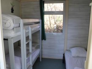 Postel nebo postele na pokoji v ubytování Camping Le Balcon de Chartreuse + 37 fotografií
