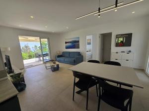 TV a/nebo společenská místnost v ubytování Villa vue mer neuve 3754