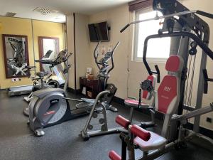 Fitness centrum a/nebo fitness zařízení v ubytování Hotel Andalucía Center