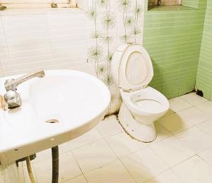 a bathroom with a toilet and a sink at Hotel Raj DUNIYA GUEST House Kalighat WB With AC OR NON AC Room in Kolkata