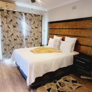 Postel nebo postele na pokoji v ubytování Effortless Gonubie River Escape - Rainbird BnB + 21 fotografií