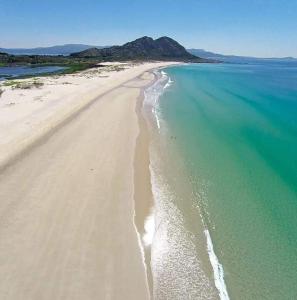 an aerial view of a beach with the ocean at Casa Begoña/la casa del timón in Muros