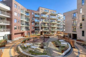 un condominio con cortile di fronte di Cozy Central Apartment a Kristiansand
