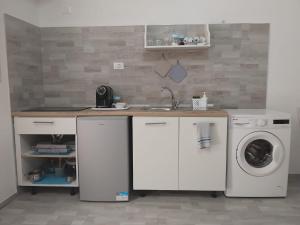 a kitchen with a sink and a washing machine at Acqua Marina casa vacanza in Vieste