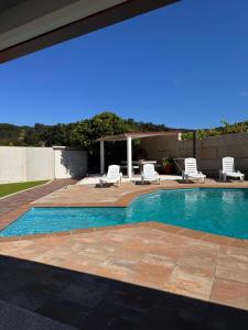 Bazén v ubytování Casa A Barcia nebo v jeho okolí