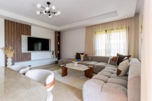 TV a/nebo společenská místnost v ubytování Élégance et confort 3 chambre sur le golf de Noria