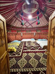 Gallery image of Yurt camp TILEK in Dzhetyoguz +10 photos