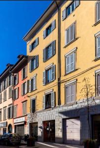 a large yellow building on a city street at Luna Luxury Suite in Bergamo