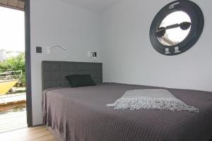 Ein Bett oder Betten in einem Zimmer der Unterkunft Houseboat Leni, Flensburg