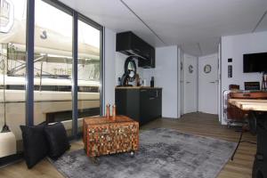 TV/Unterhaltungsangebot in der Unterkunft Houseboat Leni, Flensburg