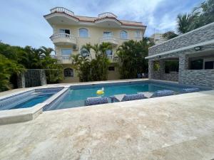 Bazén v ubytování Juan Dolio Beach Apartments nebo v jeho okolí