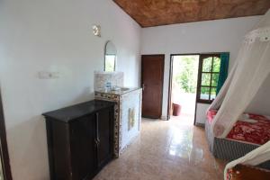 Postel nebo postele na pokoji v ubytování Taman Ayu Homestay Munduk Mitra RedDoorz