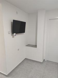 TV a/nebo společenská místnost v ubytování Apartmani Hub