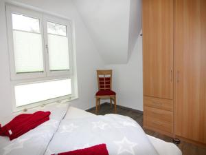 Ein Bett oder Betten in einem Zimmer der Unterkunft Semi-detached house, Zingst